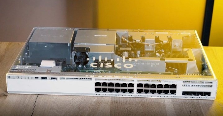 Switch Cisco C9200L-24P-4X-E Catalyst 9200L 24-port PoE+ 4x10G uplink Switch, Network Essentials