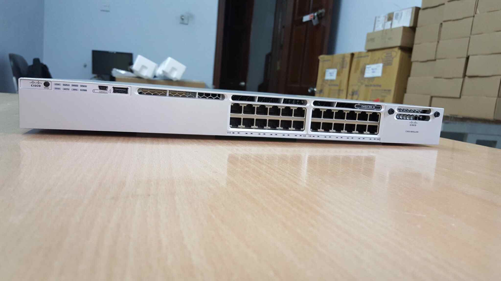 Core Switch Cisco 3850 24 port SFP, PoE series